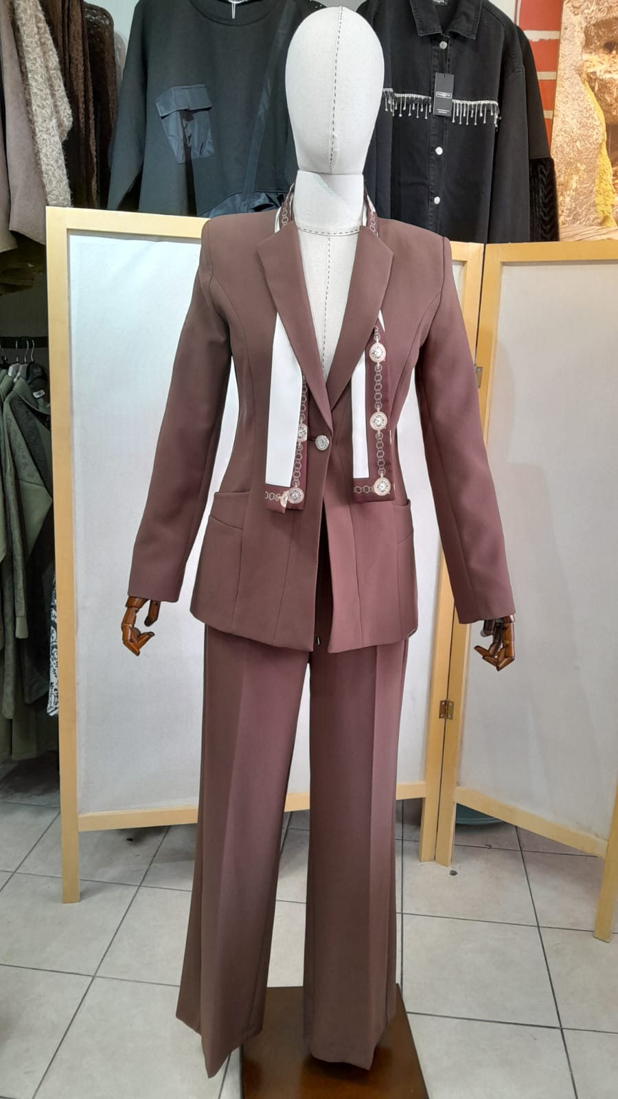 Kahverengi Fularlı Kumaş Takım